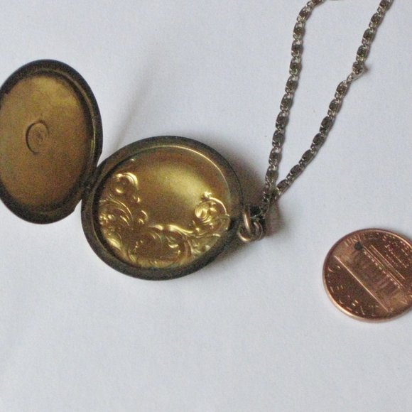 Antique Double Photo Locket 1912-Wightman & Hough/W&H CO-Engraved on 30" Chain - Picture 8 of 10